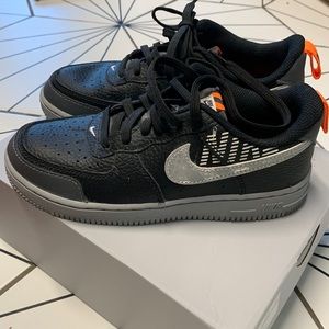 Nike Air Force 1 LV8 2 (PS) black/wolf grey